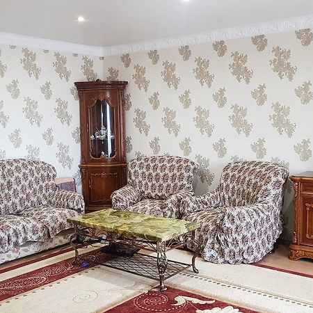 Люкс Апартаменты Центр Sukhumi Ngoại thất bức ảnh