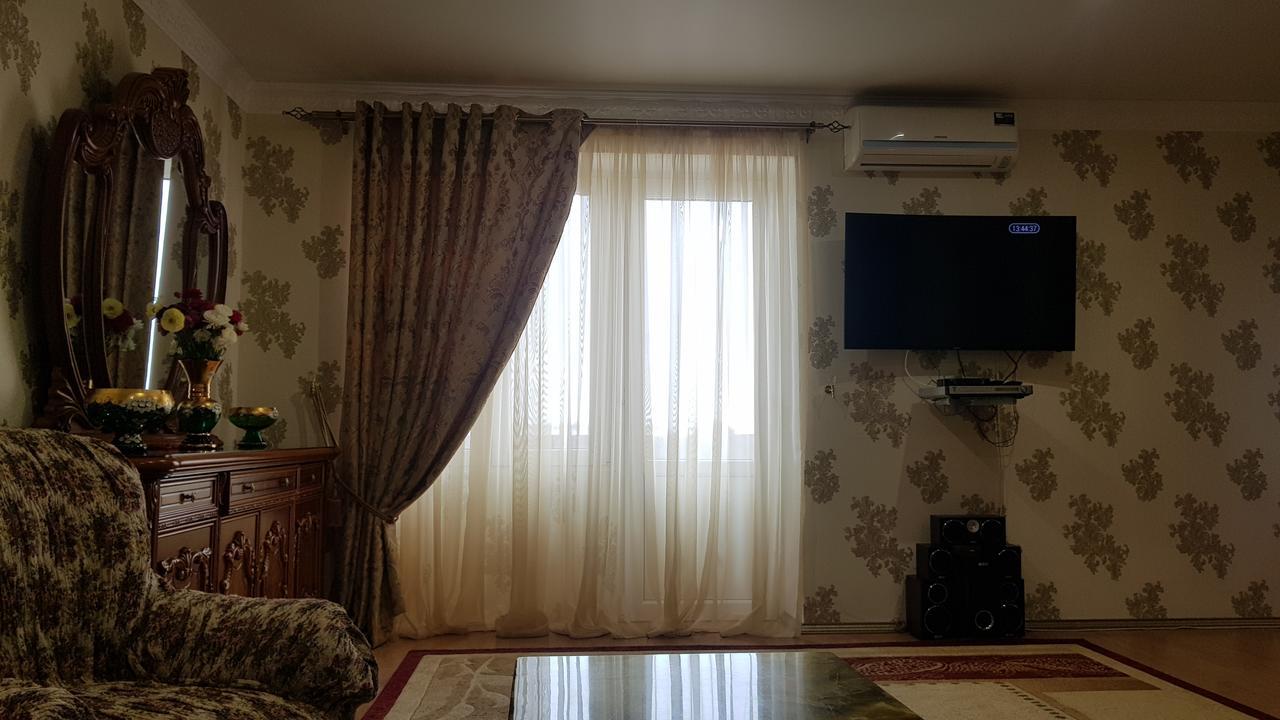 Люкс Апартаменты Центр Sukhumi Ngoại thất bức ảnh
